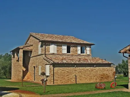 Casale Papa Country Village Отели в г. Loreto