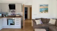2-Bed Barn Hot Tub & Pet Friendly Near Muirkirk - parking