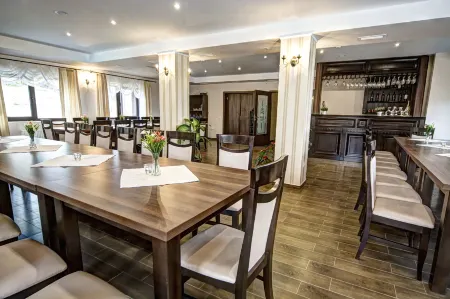 Pensiunea Poiana Viselor Отели в г. Тохану-Ноу