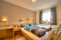 Landhotel Zum Goldenen Kreuz Hotels in VohenstrauB