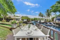 Waterfront Bliss. Hot Tub/Kayaks 다니아비치 호텔