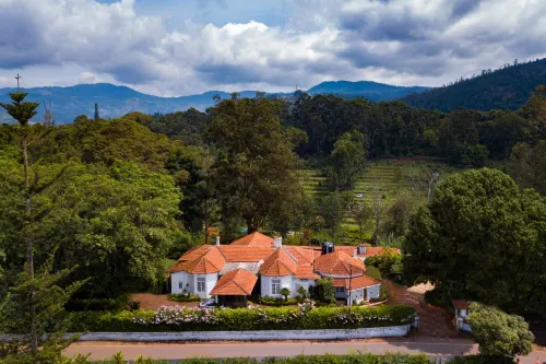 尼姆拉納威爾伍德花園飯店