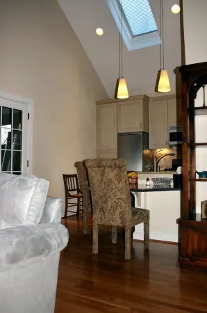 Contemporary colonial cottage, close to dwntown Rockville and metro, accessible.