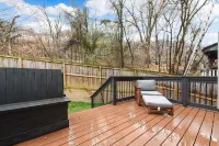 Unique 4Bed/3.5 Bath Townhouse/Garage+Rooftop Deck Hotels in South Side