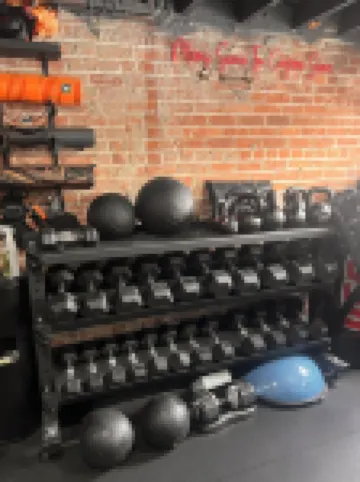 Private 1BR Apt, Two blocks from all arenas. Event parking included