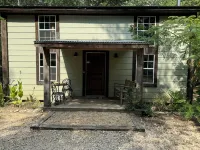 Coyote Creek Loft Cabin with Wood Burning Stove, Firepit, Private Outdoor Area