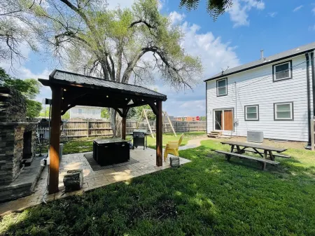 Cozy 3Br, Theater Room & FirepitNo Cleaning Fee!