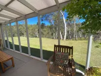 Andrea's White House Mini Residence * Sleeps 6 * Relax & Unwind in Comfort Hoteles en Crackenback