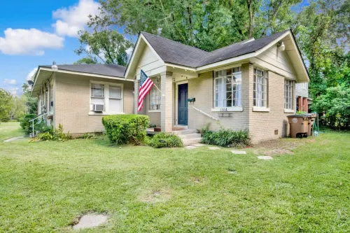 Cozy Haven - Charming Hideaway with Kitchen, Wifi, Patio