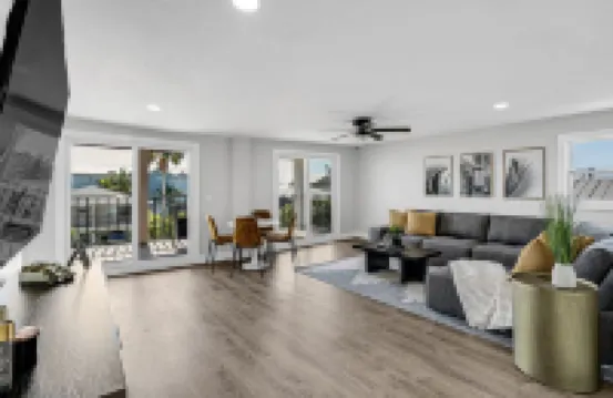 Stylish Getaway with Private Balcony - Charming Coastal Retreat