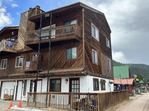 Breathtaking Views and Cozy Fireplace - Spacious Mountain Gem Hotels in Red River