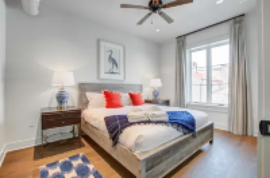 Shared Rooftop and Stylish Comforts - Contemporary Retreat