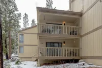 Charming Mountain Retreat with Outdoor Decks - Cozy Tranquil Escape