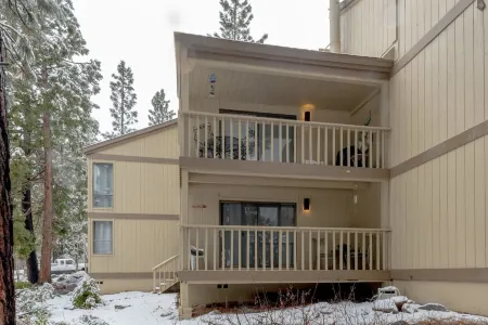 Charming Mountain Retreat with Outdoor Decks - Cozy Tranquil Escape