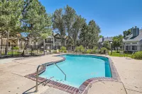 Access to Shared Pool and Nearby Parks - Cozy Urban Oasis