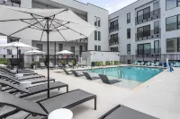 Nashville Vibes: Central 2BR Gem, Sleeps 6 Hotels in Berry Hill