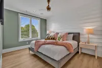 Rooftop Deck and Designer Furnishings - Luxurious Nashville Haven Hotels in Berry Hill