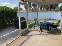 Spacious Outdoor Oasis with Gas Golf Cart - Charming Florida Retreat