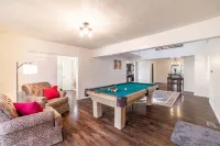 Spacious Retreat with Pickleball Court and Game Room - Inviting Oasis Hotel a Post Falls
