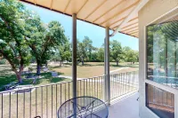 Water Wheel Resort Condo D101 Hoteles en New Braunfels