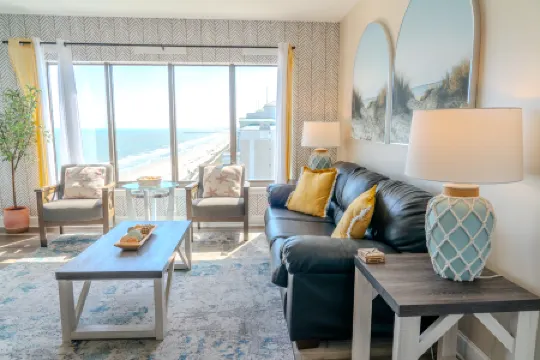 Spacious Suite with Breathtaking Views - Luxurious Ocean View Haven