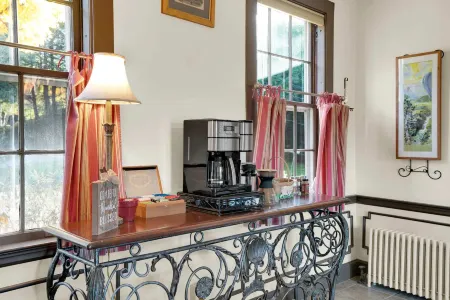 Picturesque Sanctuary with Music Room - Charming Historical Retreat