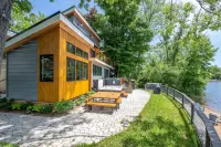 Cozy Cabin with Hot Tub and Game Room - Stunning Winter Retreat