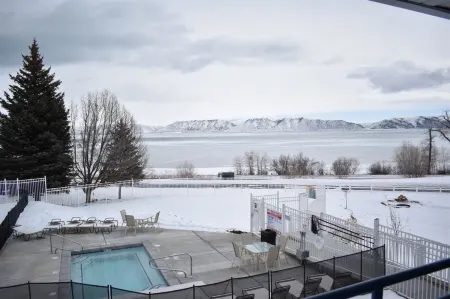 Inn Building Condo #203- Remolded with Lake View!