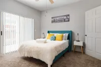 Stylish 2BR Farmers Branch Hotels in Farmers Branch