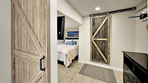 Private Deck with Jacuzzi and Outdoor Kitchen - Stunning Cottage Retreat