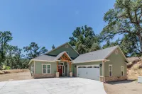 Riverfront home  near Yosemite with private swimming hole