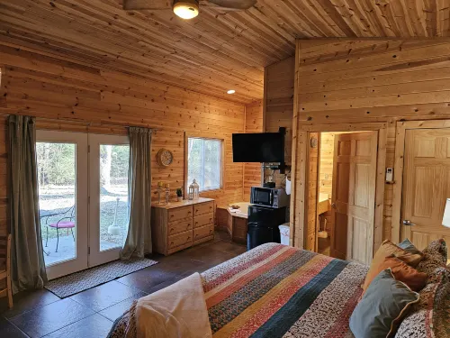 Serene Acres with Fire Pit and Jetted Tub - Charming Cozy Retreat Hotels in Carroll County