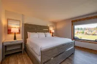 Poolside Access and Full Kitchen - Luxurious Suite Retreat