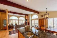 Mountain Retreat with Expansive Deck and Cozy Fireplace - Inviting Oasis Hotels in Eagle-Vail