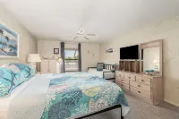 Coastal Retreat: 2B/2B Direct Ocean Front Condo