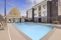 Best Western Plus Grand Manor Inn - Pools