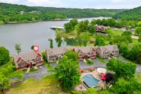 Stunning Lakefront Villa with Pools and Views - Exquisite Family Retreat Hotels in Pine A Township