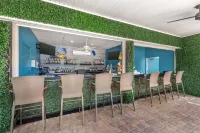 Best Western Cocoa Beach Hotel  Suites - bar