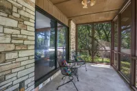 Scenic Outdoor Space and Starlit Evenings - Charming Hideaway Hotels in Wimberley
