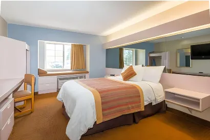 Microtel Inn & Suites by Wyndham Kansas City Airport