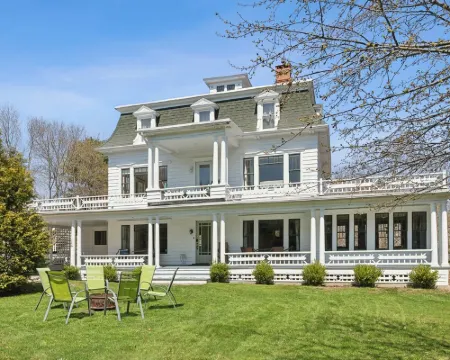 A historic treasure in Southern Maine, very unique and spacious Hotels in Biddeford