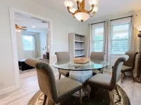 Bungalow On The Blvd - Perfect for long stays, TVs in every room, ample parking!