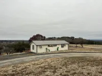Legacy Farmstead- Rock Refuge- Hilltop Views