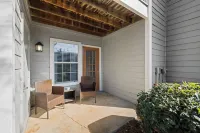 Modern 3Br  Near Uga & Sanford Stadium, Pool + Gym and Hospitals