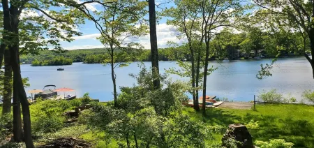 Charming 2-bedroom cabin with a stunning view Отели в г. Вернон Тауншип