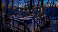 Hot Tub and Fire Pit - Cozy Peaceful Getaway Hotels in Frenchburg