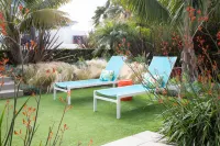 Spacious Home with Ocean View and Gardens - Vibrant Charming Retreat