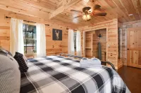 Secluded Paradise - Hot Tub, Fire Pit, Tranquil Setting Hotel di Lumpkin County