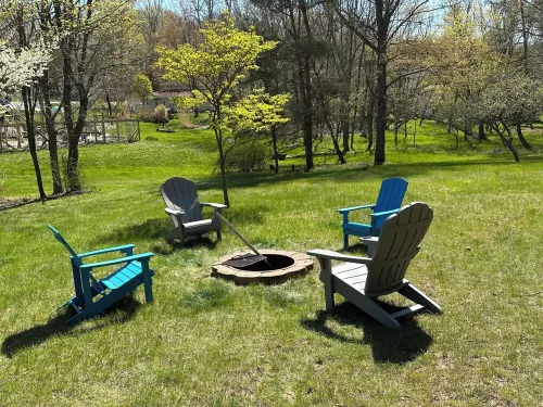 Relaxing Family Vacation Home Steps from Lake Michigan Beaches, Golf, and Fun. Hotels in Onekama Township