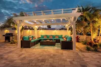 ☀️Bright & Luxurious Canal Front Home w/ Pool, 4 min to Beaches!☀️